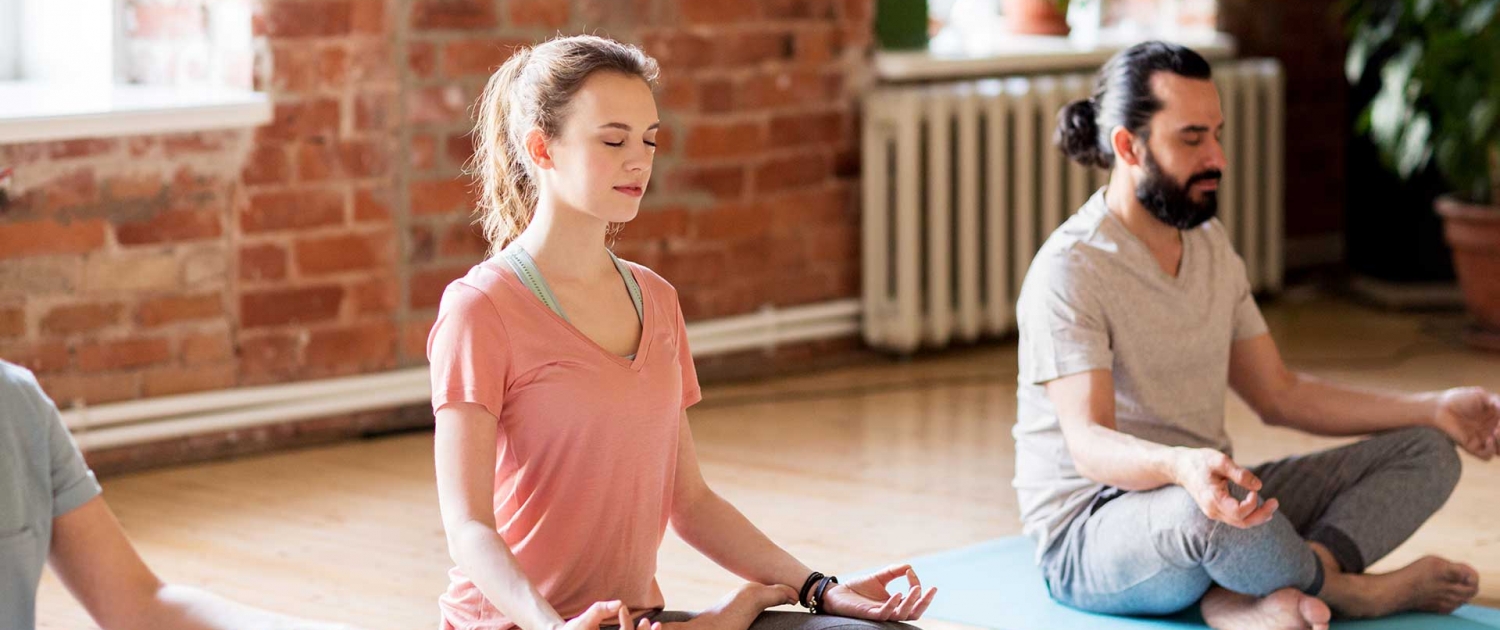 Yoga for Friends – Yoga Privatstunden zusammen mit deinen Freunden unter Anleitung von Sam